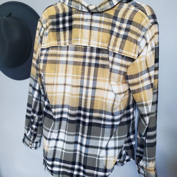 American Eagle oversize yellow green flannel - Picture 4 of 5